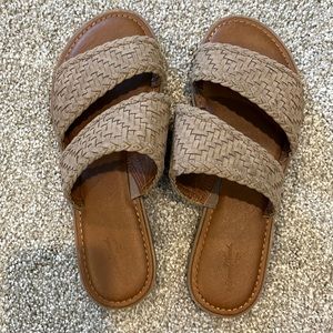 Universal Thread Sandals